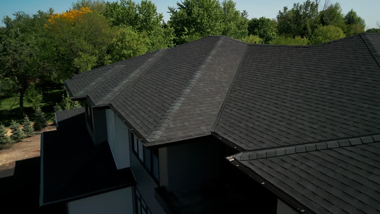 Best Roof Moss and Algae Removal  in Snoqualmie, WA